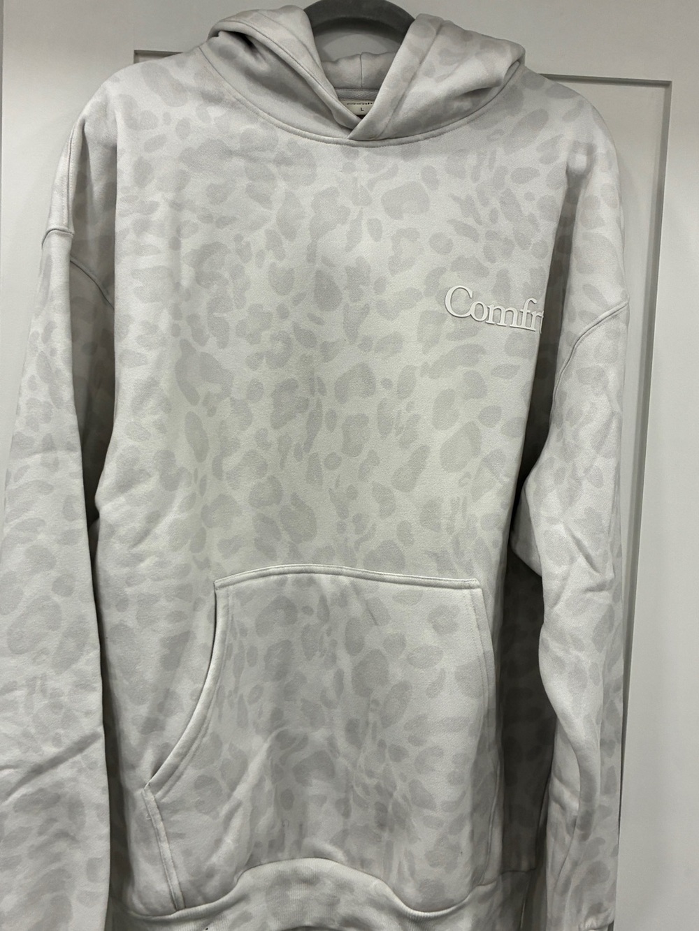 Comfrt Leopard Print Hoodie Size Large